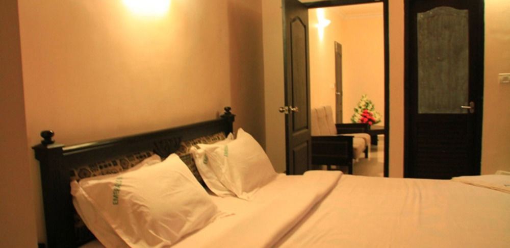 Hotel Emerald Inn Муннар Экстерьер фото